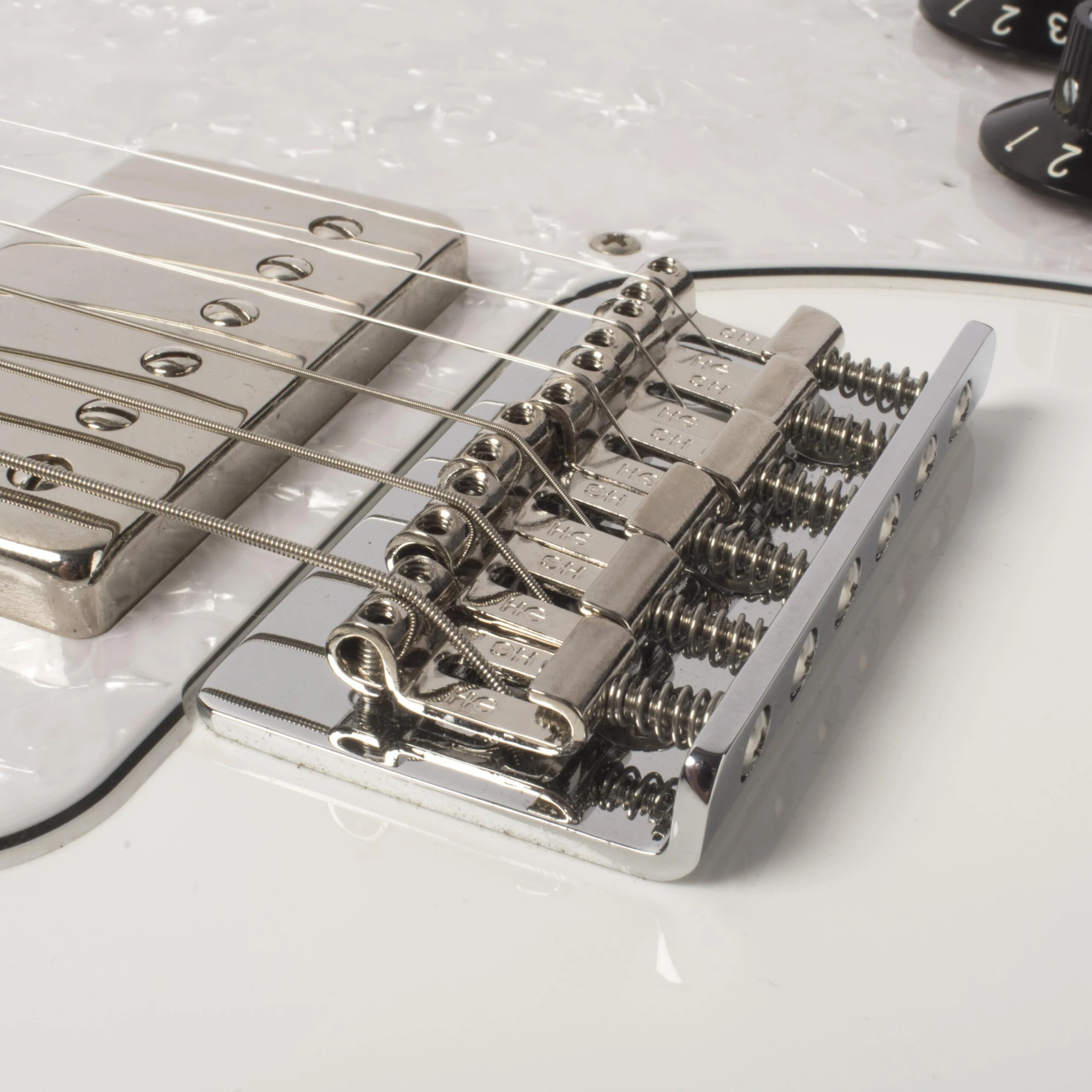 Highwood Contoured Vintage Saddles For Strat - Set Of 6 - StewMac 4 Highwood Contoured Vintage Saddles For Strat - Set Of 6 - StewMac - Image 4