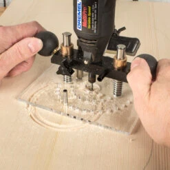 StewMac Rosette Router Base - StewMac 7 StewMac Rosette Router Base - StewMac -Luthier Tools Shop 0703 3 with hands 3000px