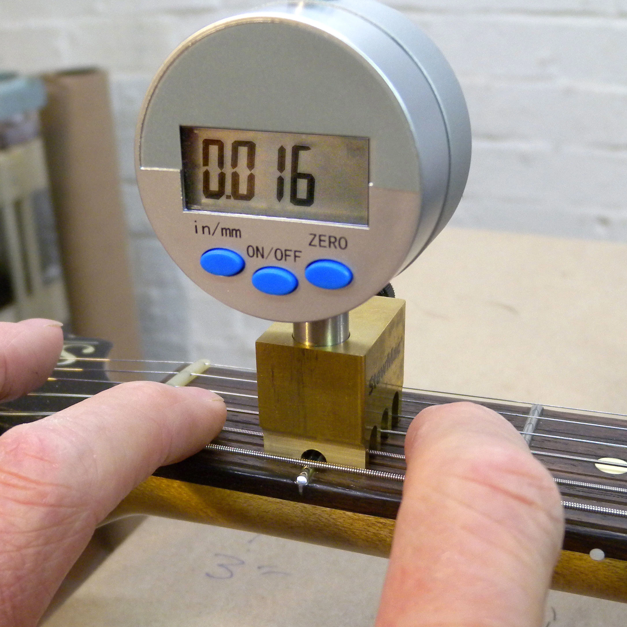 Digital Nut Slotting Gauge - StewMac 5 Digital Nut Slotting Gauge - StewMac - Image 5