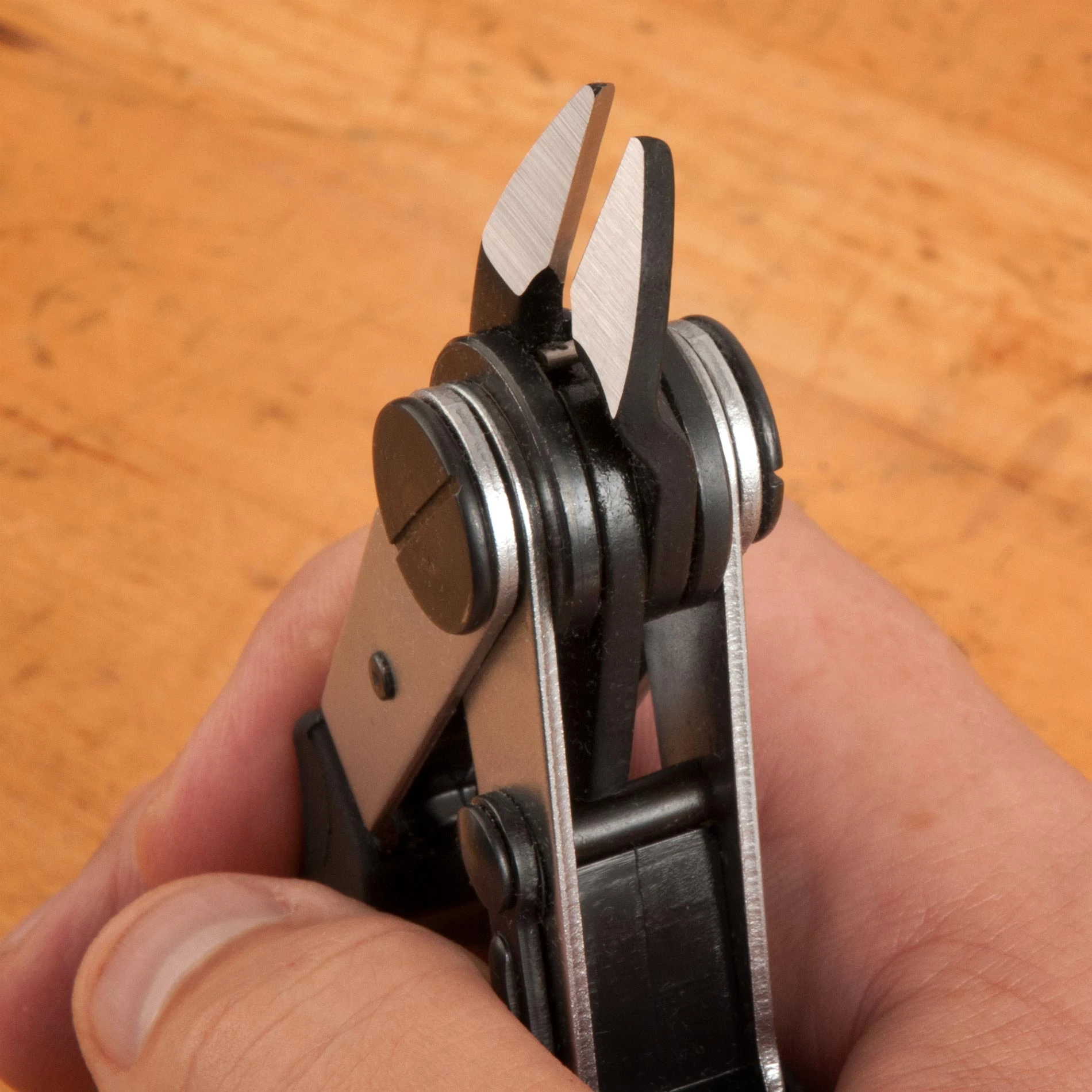 2-in-1 Wire Cutter/Stripper - StewMac 2 2-in-1 Wire Cutter/Stripper - StewMac - Image 2