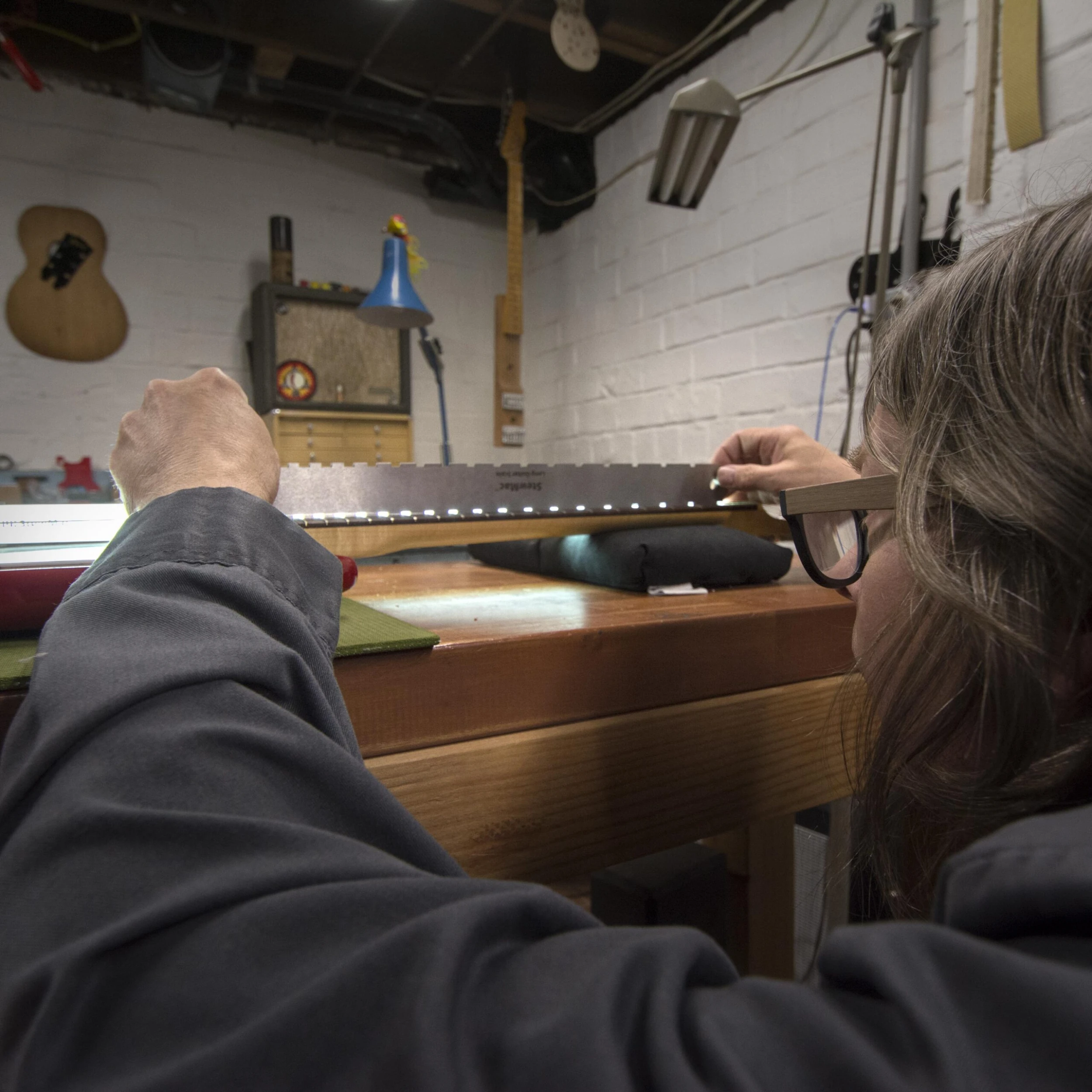 Full Fretboard Inspection Light - StewMac 4 Full Fretboard Inspection Light - StewMac - Image 4