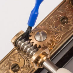 Micro Cleaning Brushes - StewMac 6 Micro Cleaning Brushes - StewMac -Luthier Tools Shop 3100 3 brush in use 1900