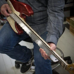 Precision Notched Straightedge - StewMac 9 Precision Notched Straightedge - StewMac -Luthier Tools Shop 3814 4 inusebass 3000px