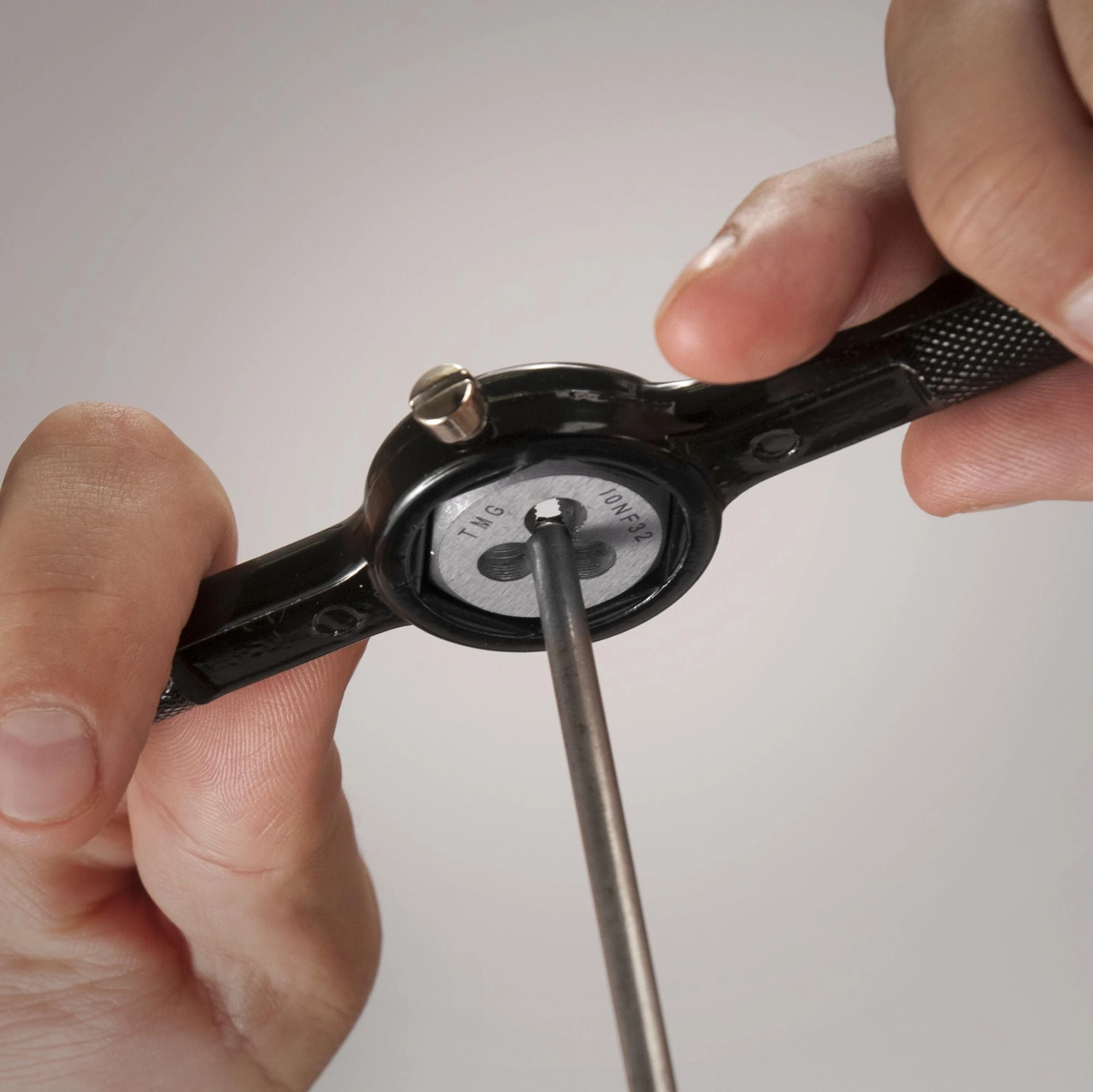 Handle For Our Thread Cutting Die - StewMac 1 Handle For Our Thread Cutting Die - StewMac