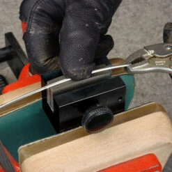 Fret Barber - StewMac 5 Fret Barber - StewMac -Luthier Tools Shop 4363 3 inuse black