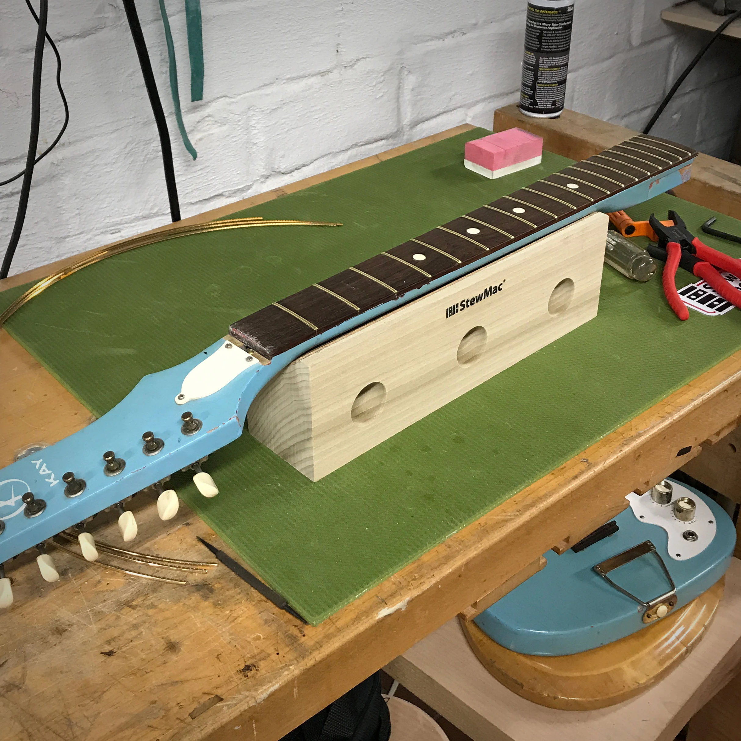 Tall Neck Support Caul - StewMac 2 Tall Neck Support Caul - StewMac - Image 2