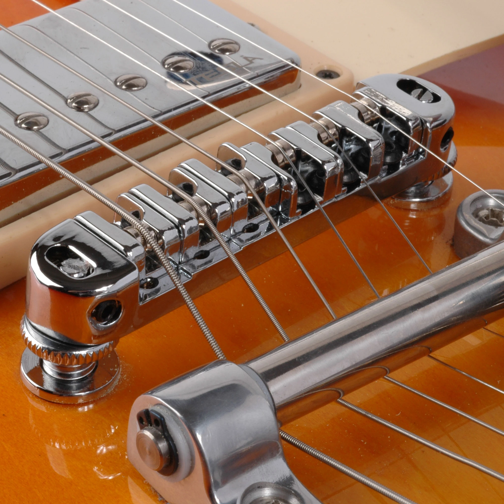 Locking Roller Bridge With Bigsby B70 Vibrato - StewMac 4 Locking Roller Bridge With Bigsby B70 Vibrato - StewMac - Image 4