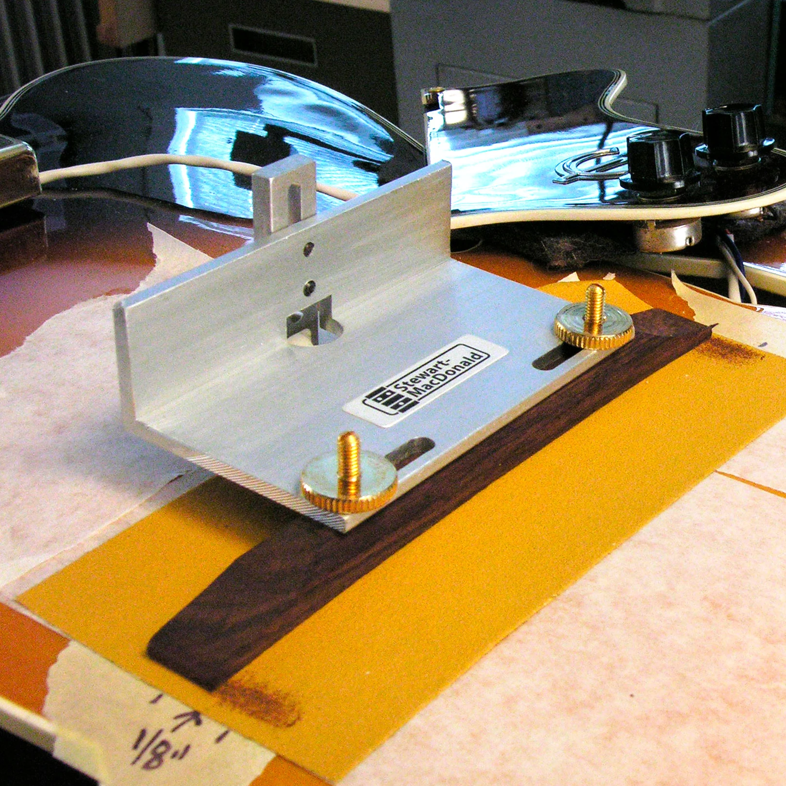Archtop Bridge Fitting Jig - StewMac 2 Archtop Bridge Fitting Jig - StewMac - Image 2