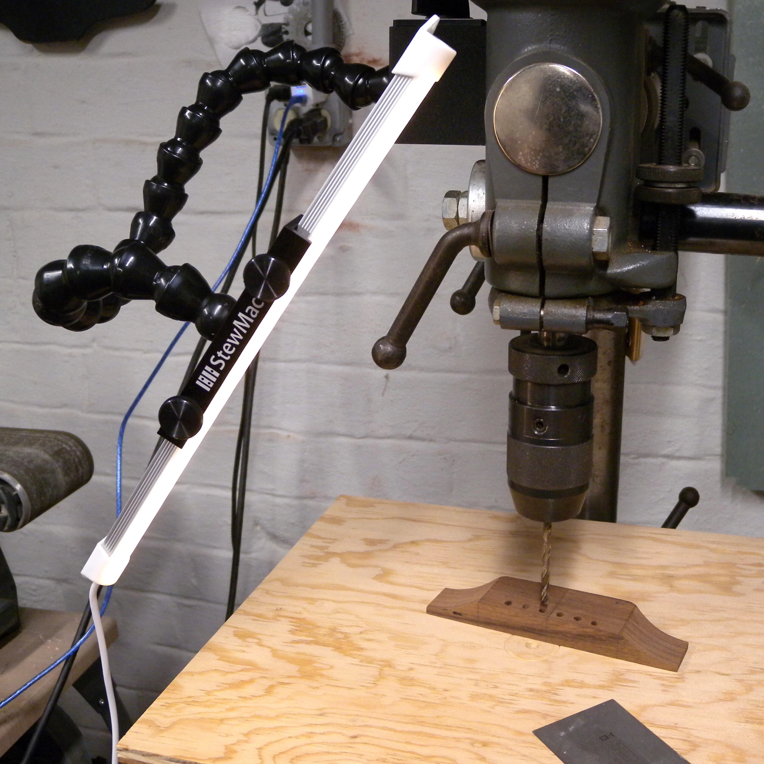 StewMac Light Jig - StewMac 4 StewMac Light Jig - StewMac - Image 4