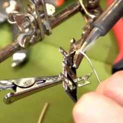 Helping Hands Soldering Holder - StewMac 5 Helping Hands Soldering Holder - StewMac -Luthier Tools Shop 6237 3 inuse 3 1500