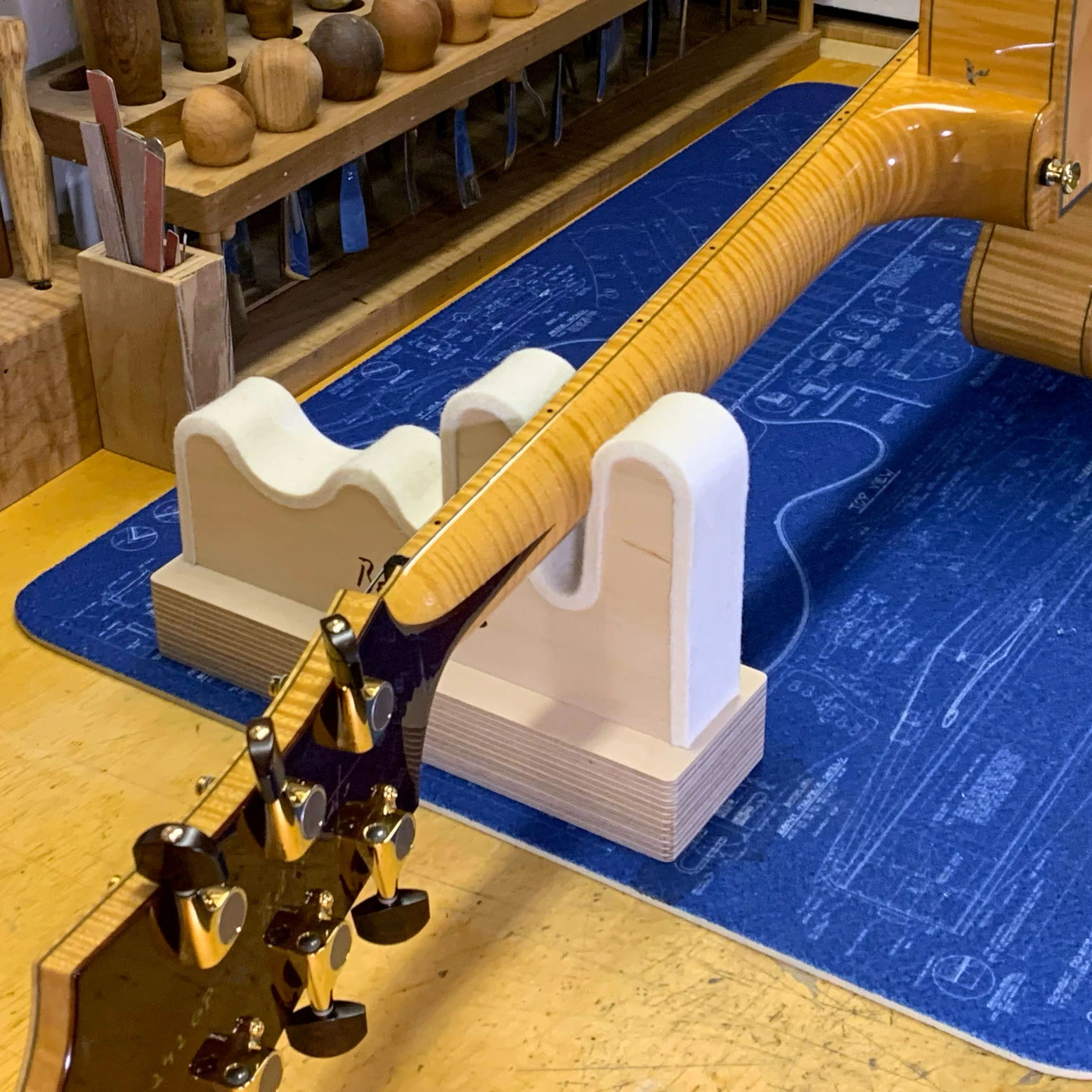 Benedetto Neck Rest - StewMac 1 Benedetto Neck Rest - StewMac